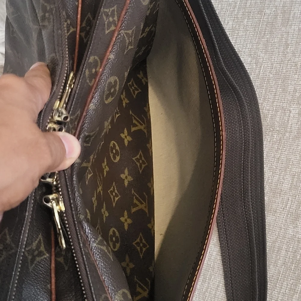 Louis Vuitton beautiful exelent